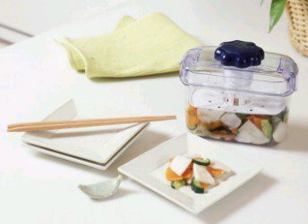一人暮らしの健康を気遣うプレゼント「小型漬物器」[料理tags] 1